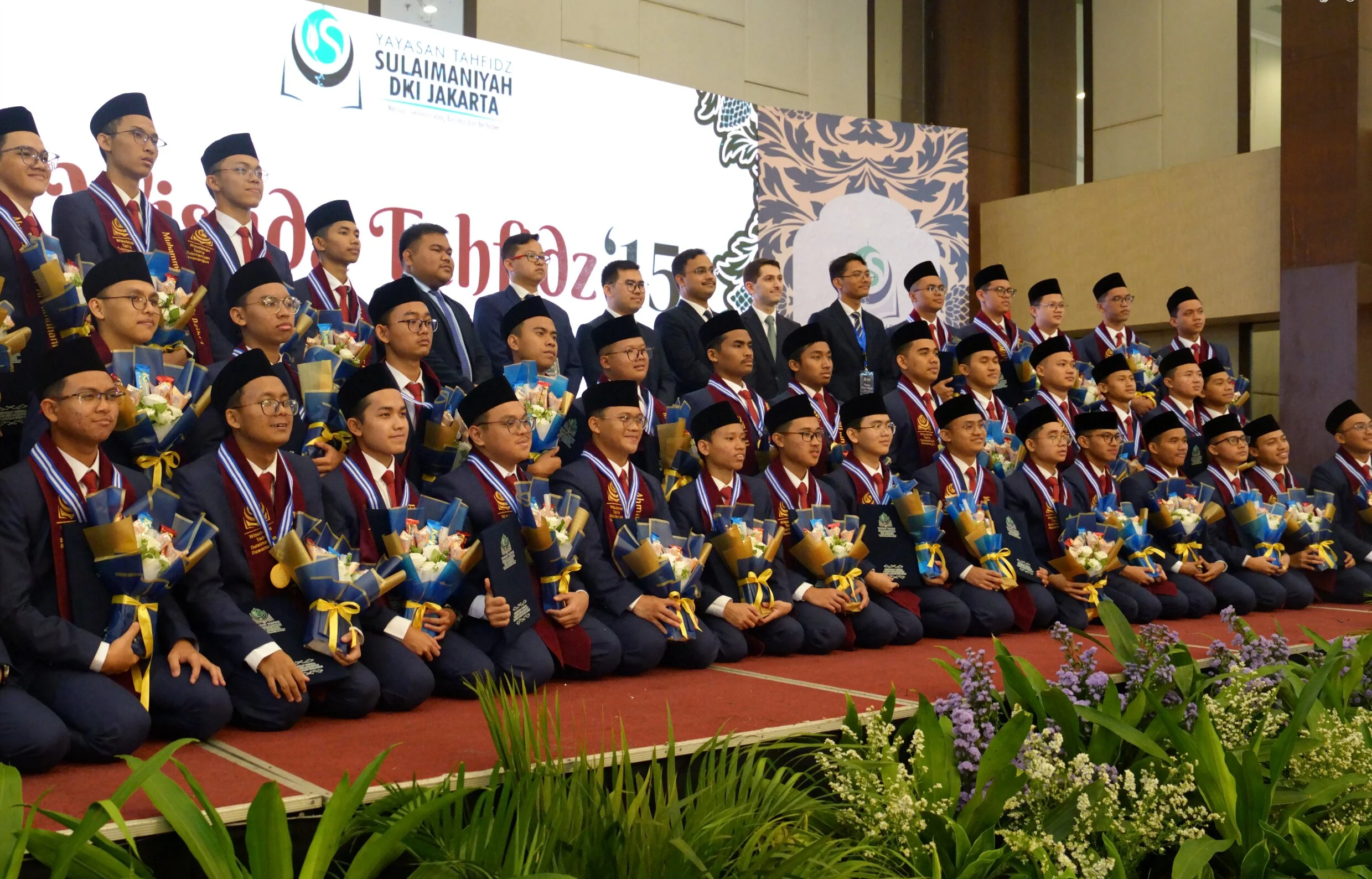 Foto 20 dari album Wisuda Sponsor Tahfidz 2025